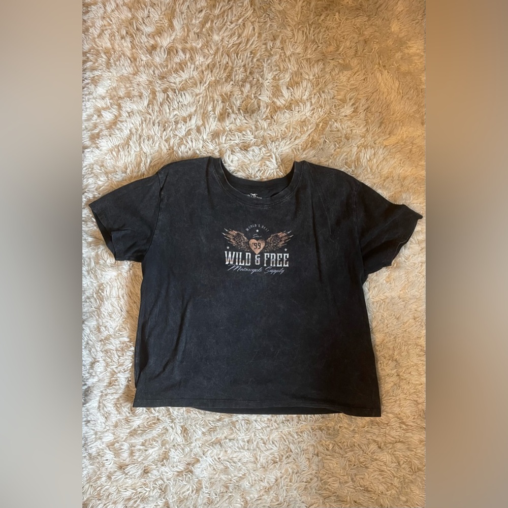 Hollister, size medium, black cropped graphic T-shirt